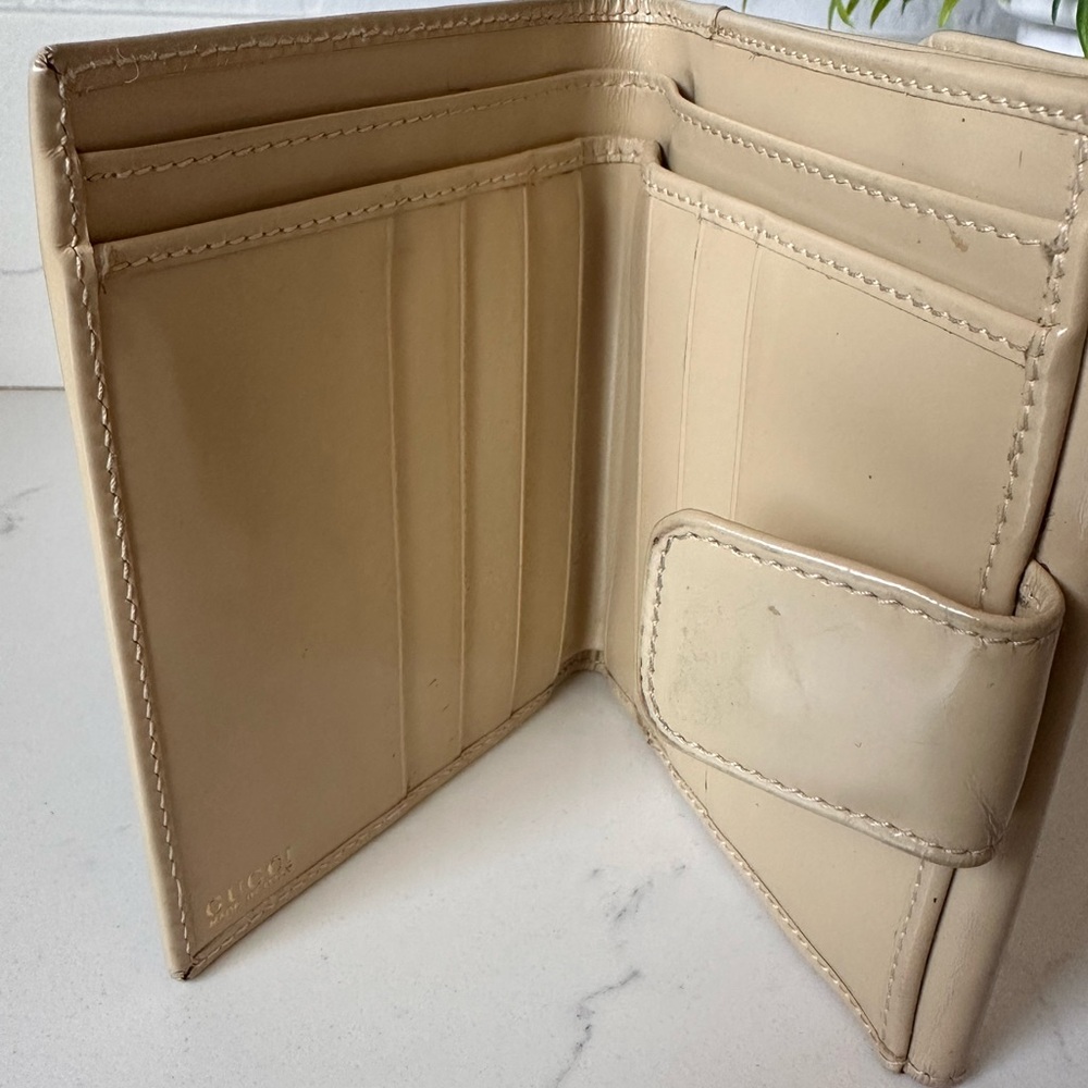 Authentic Gucci Beige Patent Leather Wallet - Picture 9 of 16